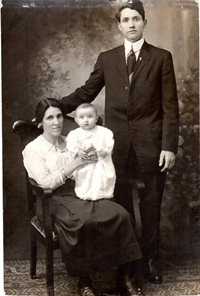 Lenny 1917 with parents  Margaret & Pat Sansone